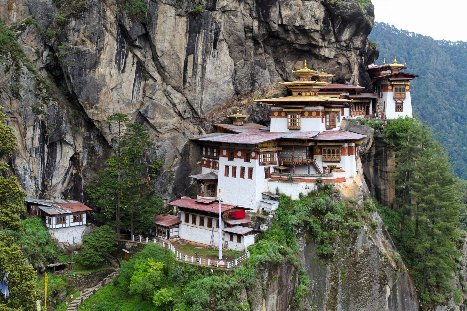 【ブータン観光】聖地タクツァン僧院 ブータン旅行ならGNH 一人旅でもツアーでも
